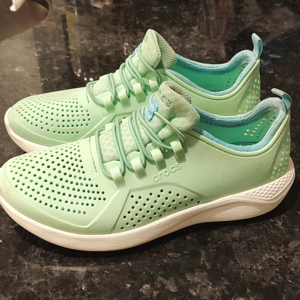 Seafoam green girls Crocs LiteRide